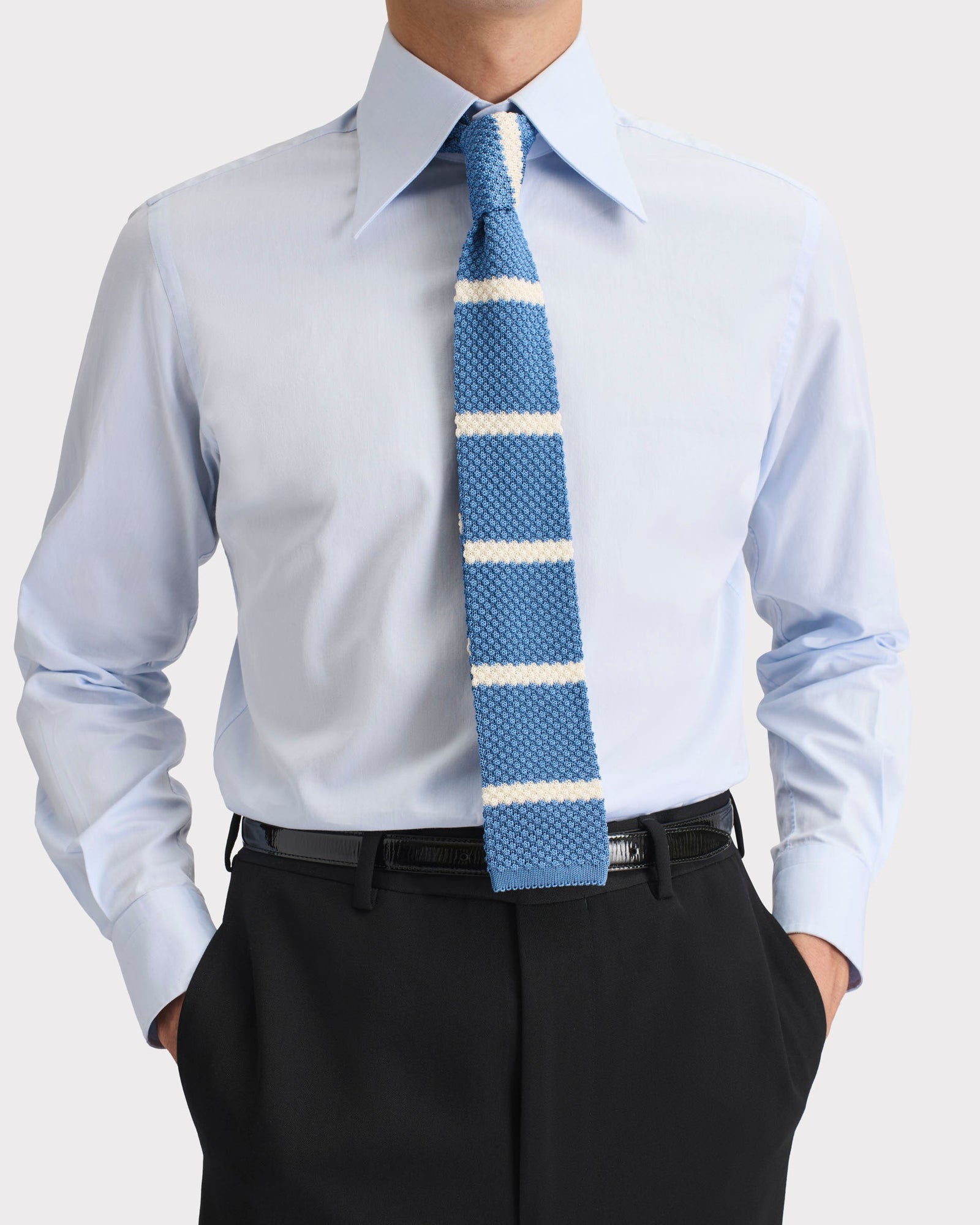 Cravate En Soie Tricot E Bleue Rayures Blancs
