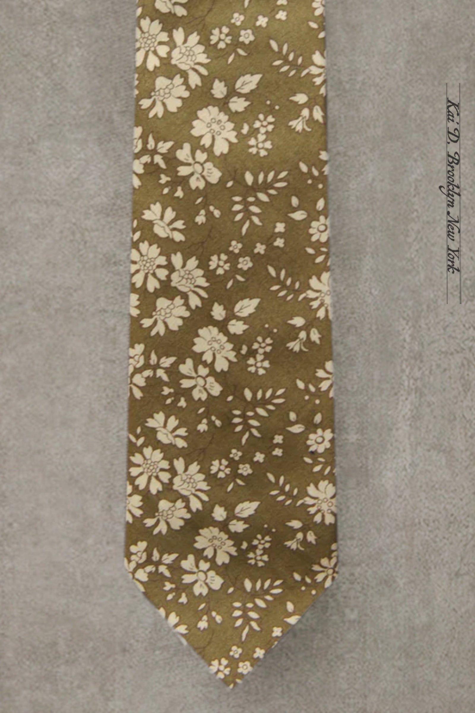 Antique Floral Tie - Pea Green