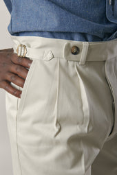 S016 Tailored Shorts Chalk