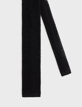 Cravate en maille de soie noire