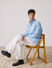 Chemise semi-ajustée en lin bleu clair