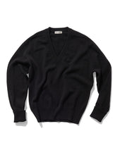 Standard V-Neck in Black