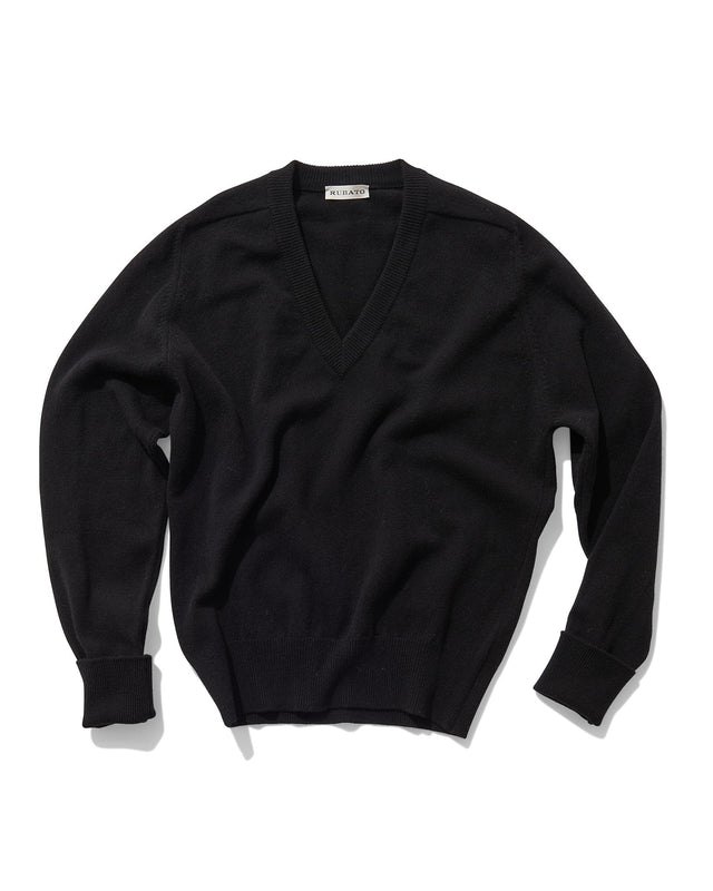 Standard V-Neck in Black