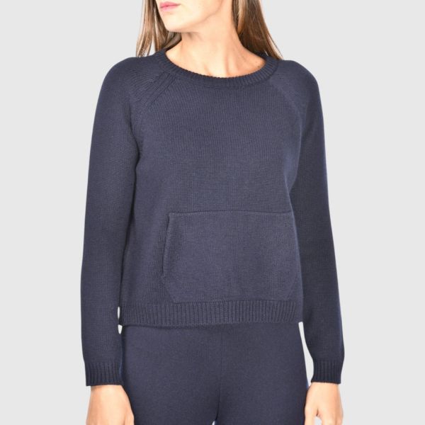 Raglan sleeves crew neck