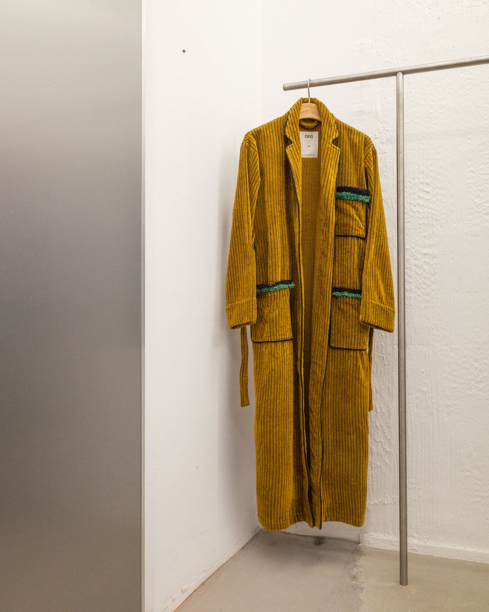 C 12 Robe