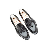 Puristic Plain Loafer With Tassels