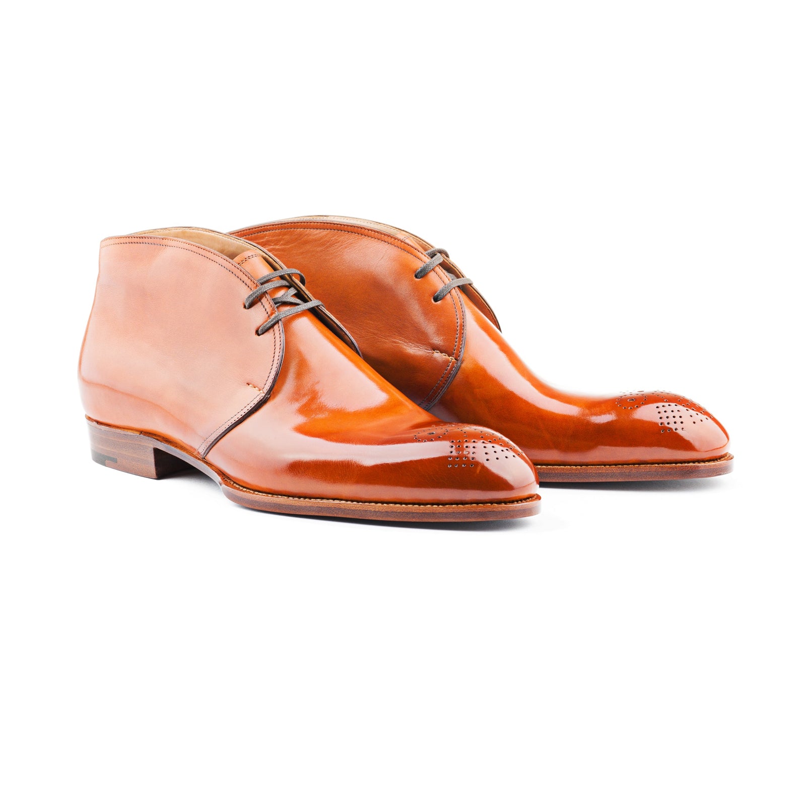 Chukka Boots With Curved Topline And Medallion In Chestnut Crust Calf