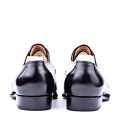 Two Eyelet Derby With Medallion