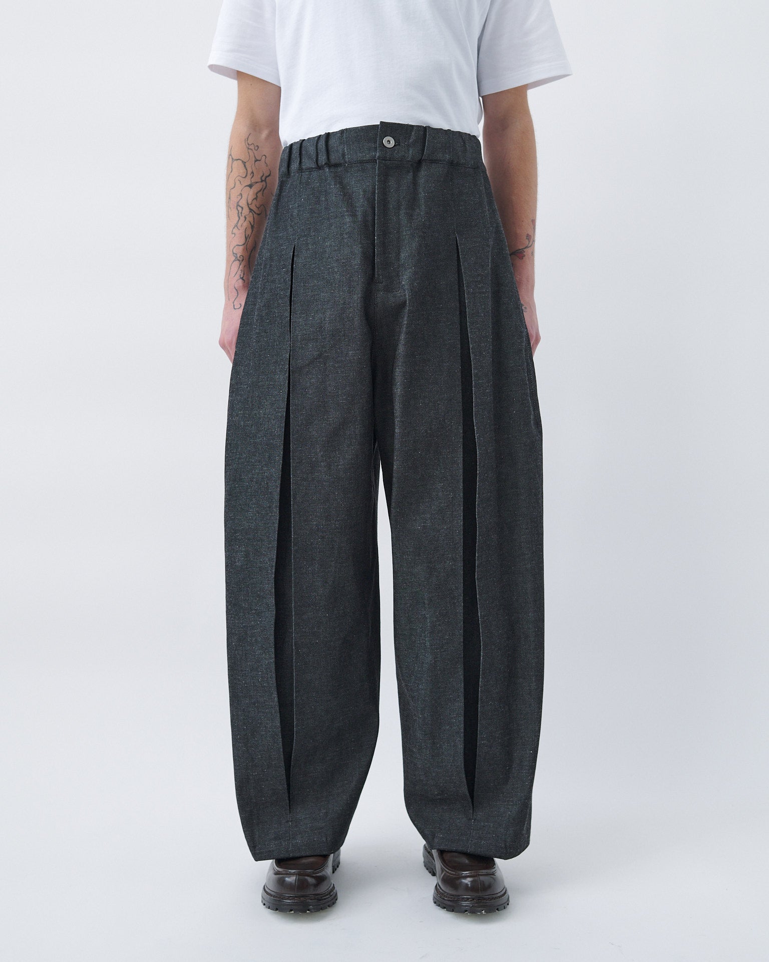 Aw26 Box Pleat Trouser Denim Raw Black