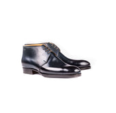 Chukka Boots with straight topline in dark blue Crust calf