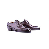 Elegant swan neck Derby with five eyelets