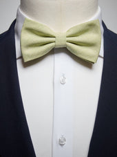Light Green Bow Tie Linen Pre-Tied
