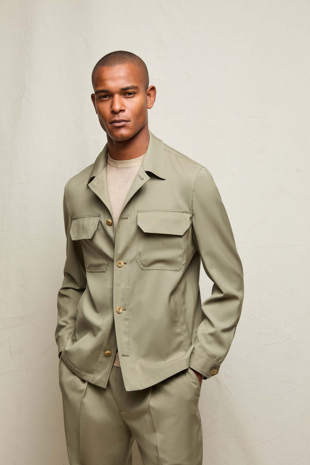 Overshirt in lana vergine leggera verde salvia
