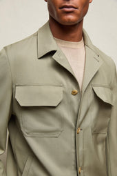Overshirt in lana vergine leggera verde salvia