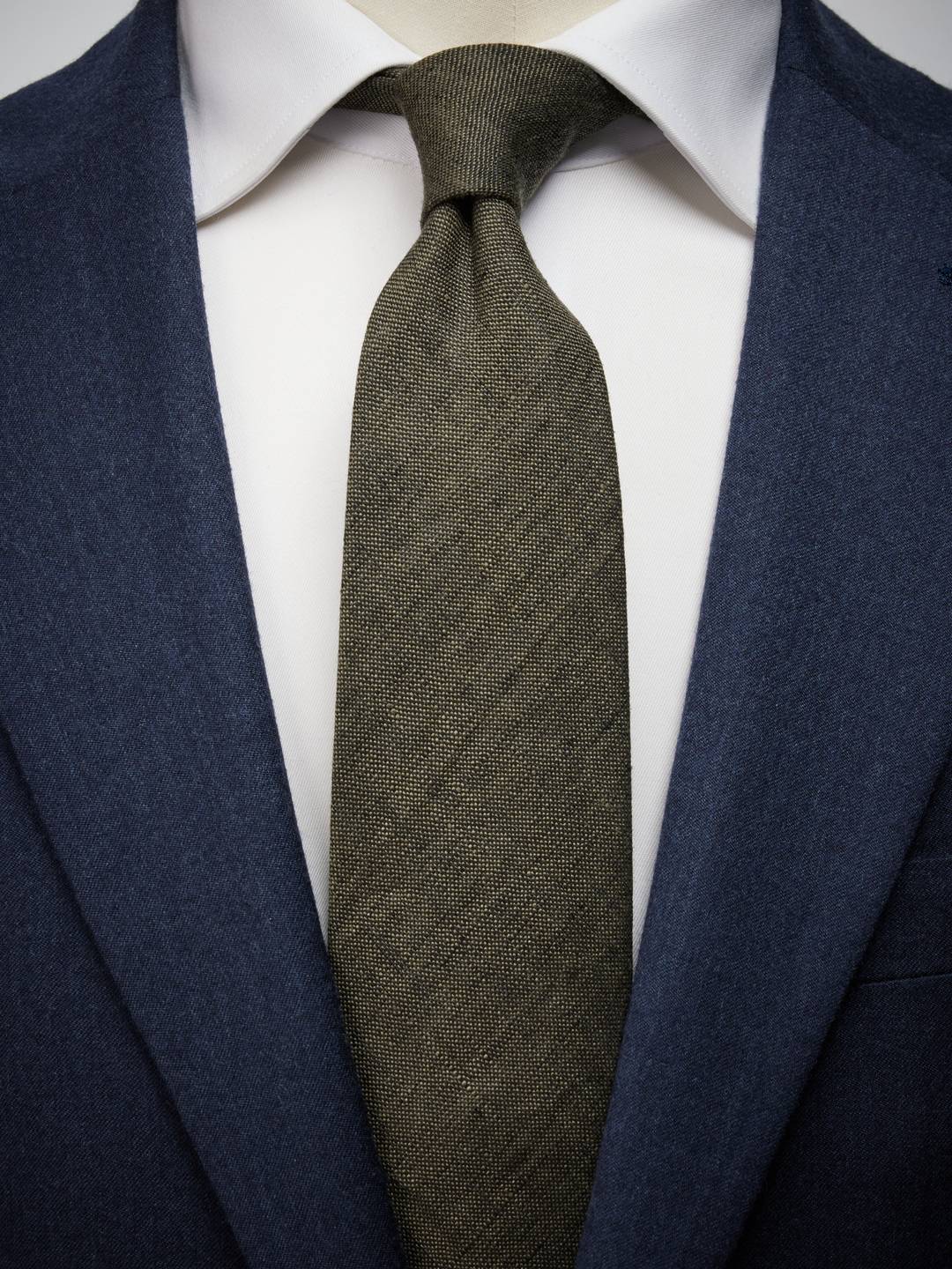 Dark Tie Linen