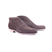 Chukka boots in dark brown suede leather on beige crep sole