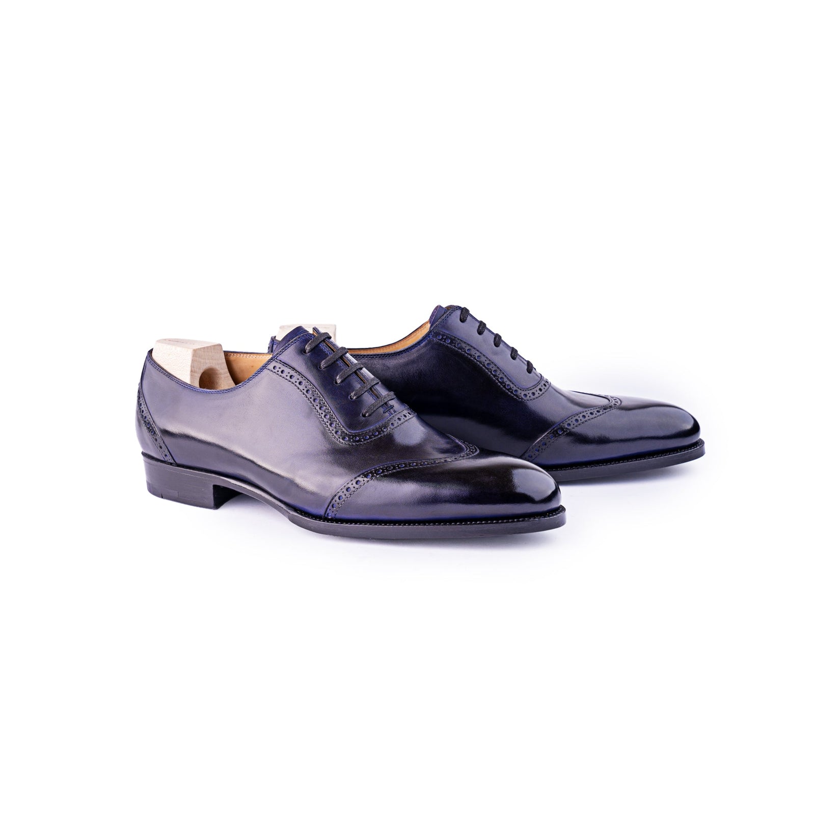 Queens Oxford Round Wing Tip With Brogueing