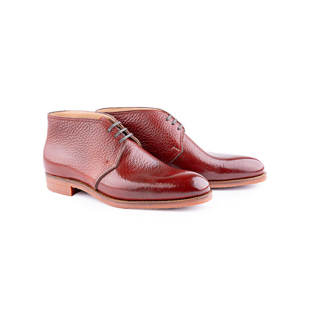 Chukka boots in mid brown shrunken calf leather