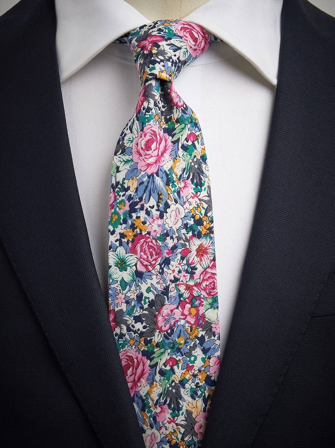 Tie Floral