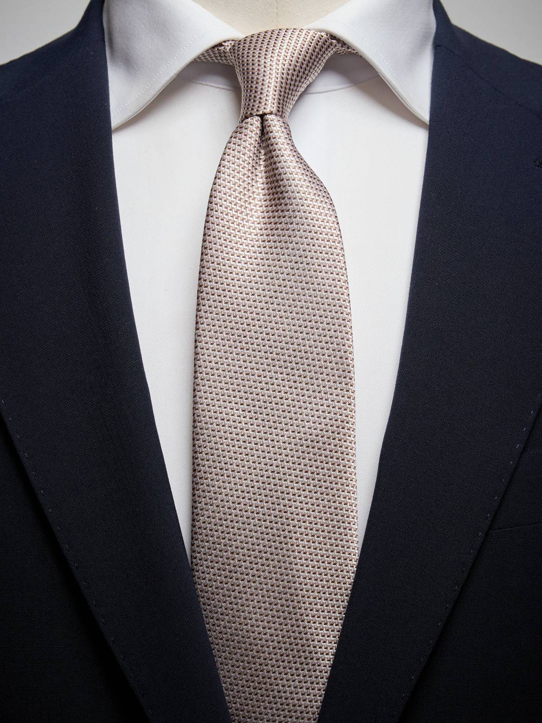 Structure Tie Silk