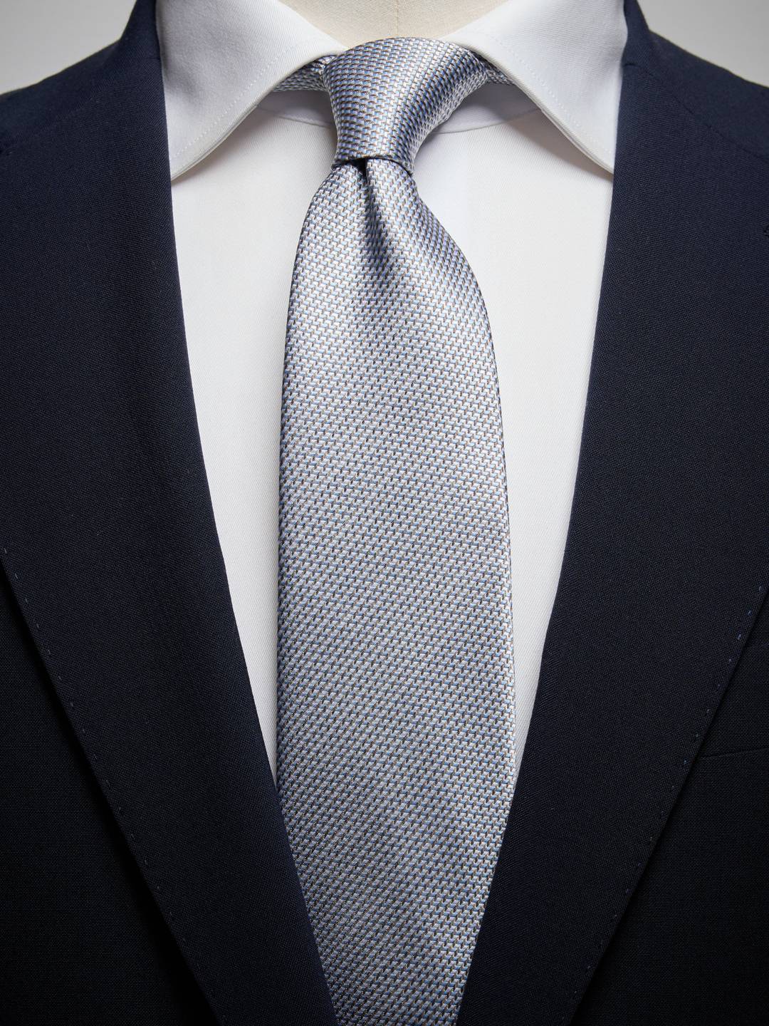 Structure Tie Silk