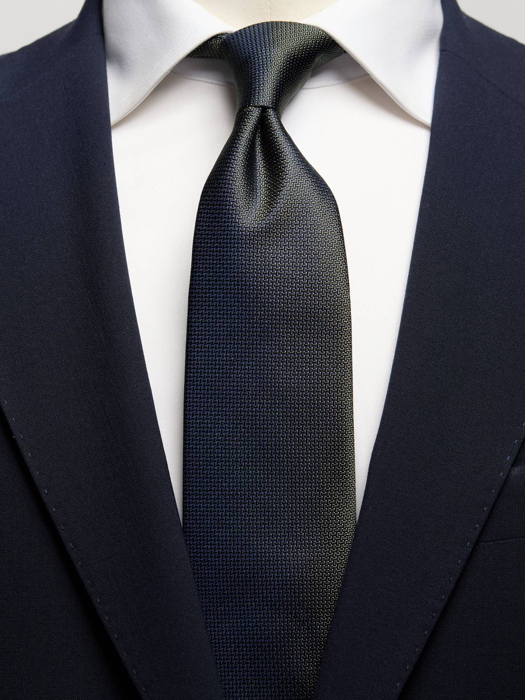 Structure Tie Silk