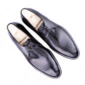 Two Eyelet Derby With Medallion