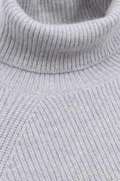 Ribbed turtleneck sweater crafted from pure cashmere. Grey - Silver grey