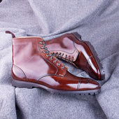 Derby Ankle Boots With Straight Toe Cap And Medallion In Mid Calf Leather