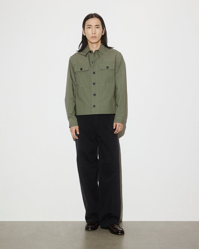 Brixton overshirt jacket in stretch cotton poplin. Unlined. Green - Frantoio