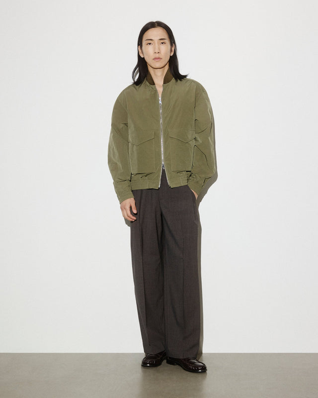 Baker bomber jacket in water repellent peach touch cotton/nylon fabric, unlined. Green - Alligator