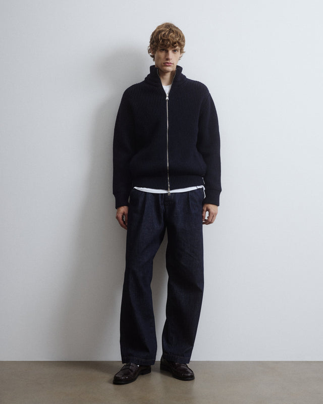 Full-zip knitted Camionaire jacket in pure virgin wool, crafted in a half English rib stitch and fully lined. Blue - Navy