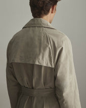 Humphrey trench coat in a water repellent waxed cotton blend fabric. Grey - Ghiaia