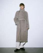 Chukker polo coat in wool–alpaca blend herringbone fabric, semi-lined. Beige - Vicuna/latte