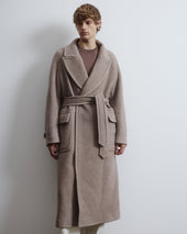Chukker polo coat in wool–alpaca blend herringbone fabric, semi-lined. Beige - Vicuna/latte