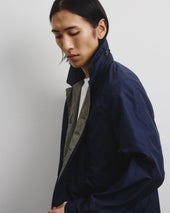 Milano packable raincoat in water repellent microfiber, lined. Blue - Navy