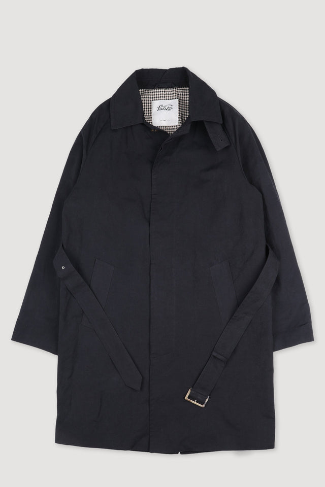 Humphrey trench coat in a water repellent waxed cotton blend fabric. Blue - Navy
