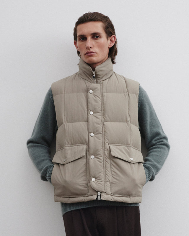 Oliver goose down vest in water-repellent technical fabric. Beige - Sughero