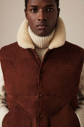 Down padded vest in suede leather whit shearling collar. Brown - Creta scuro