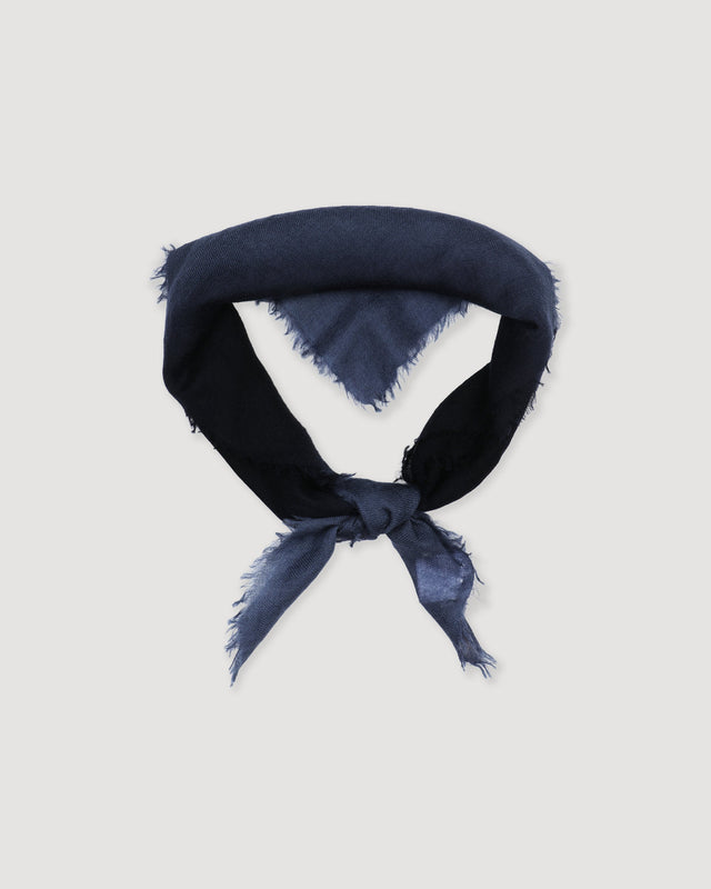 Cashmere scarf in a solid colour with shaded tones. Blue - Navy
