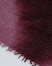 Cashmere Scarf In A Solid Colour With Shaded Tones Bordeaux