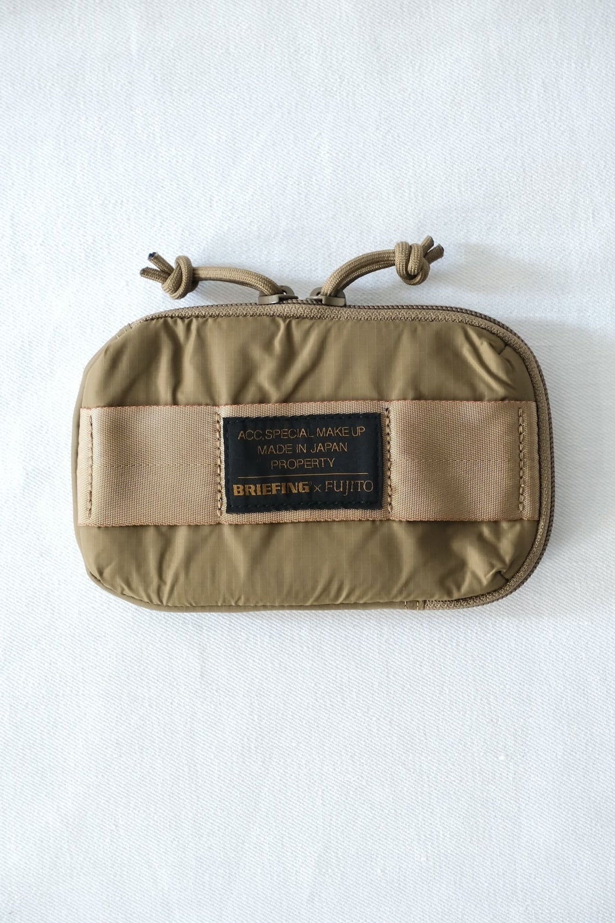 BRIEFING × FUJITO Detachable Device Pouch Coyote | Directors Web Shop powered by BASE
