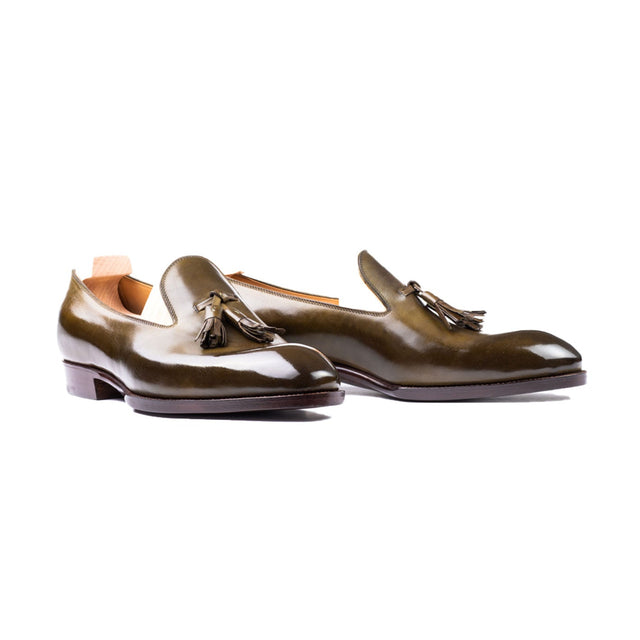 Plain tassel loafers in green Crust calf leather