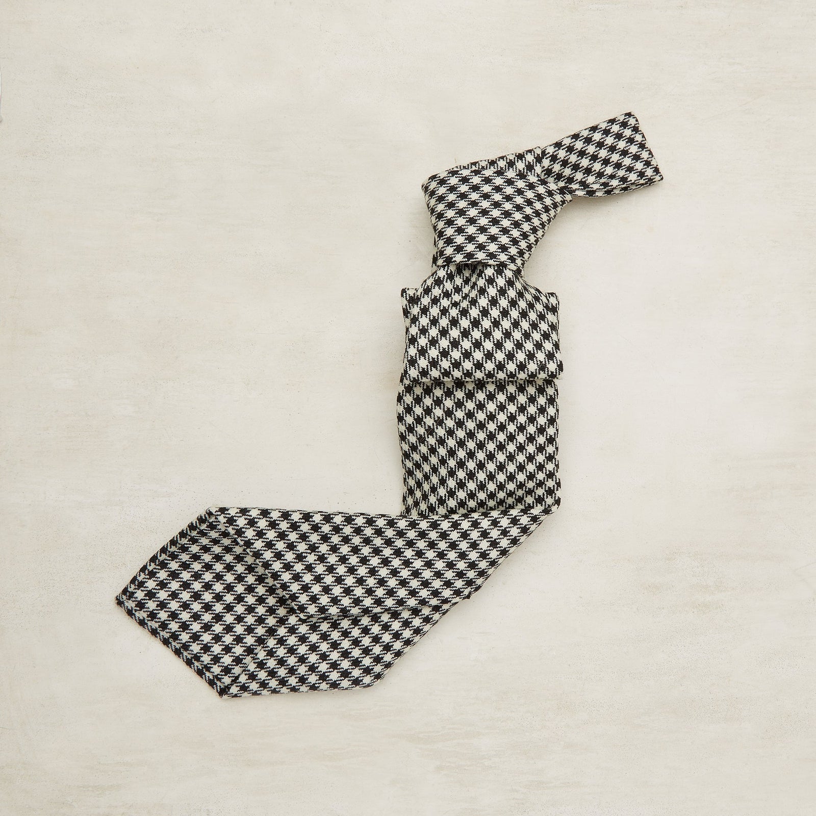 Woollen Houndstooth Tie In And White