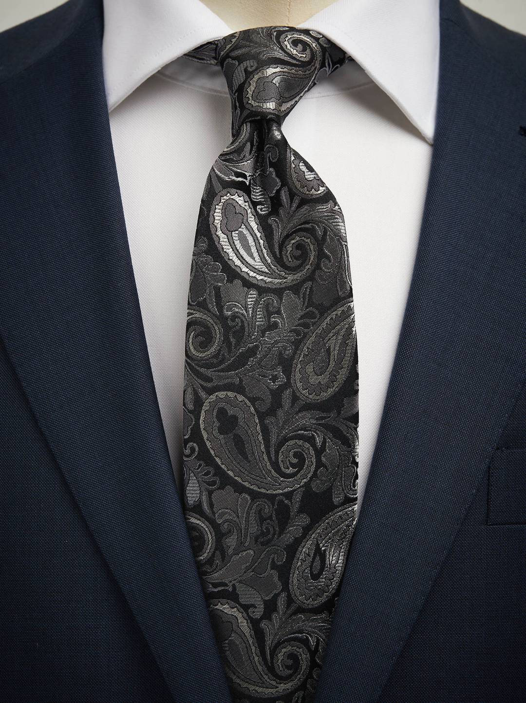 Tie Big Paisley