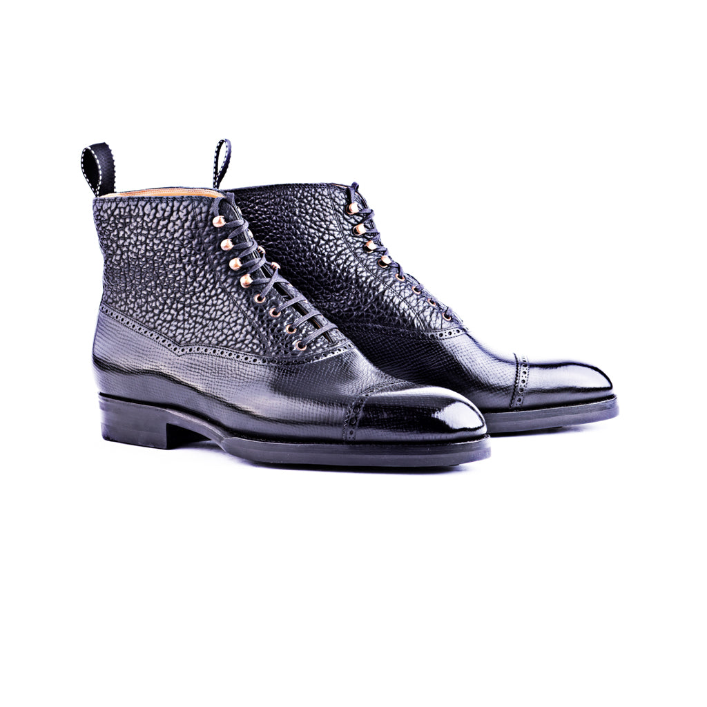 Oxford Boots With Straigt Toe Box In A Bison Grained Leather Combo
