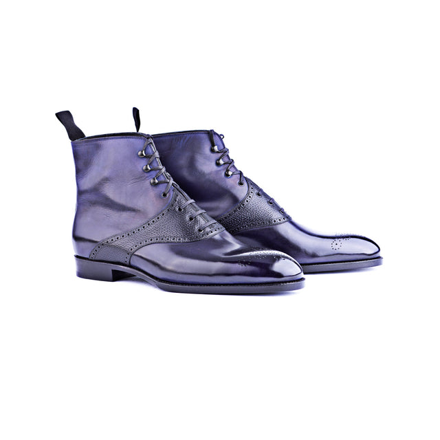 Oxford boots with saddle brogueing and medallion in midnight blue