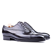Straight toe cap Oxford with accolade side brogueing