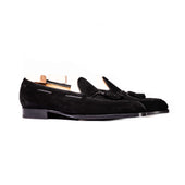 Tassel loafer with braided straps, black suede