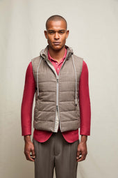 Gilet imbottito con cappuccio tortora